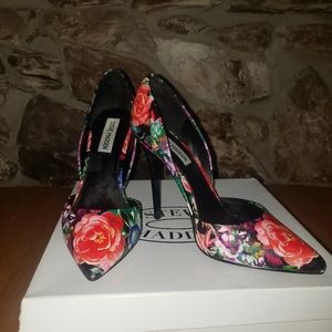 Steve Madden Red Rose stiletto Pump heel
